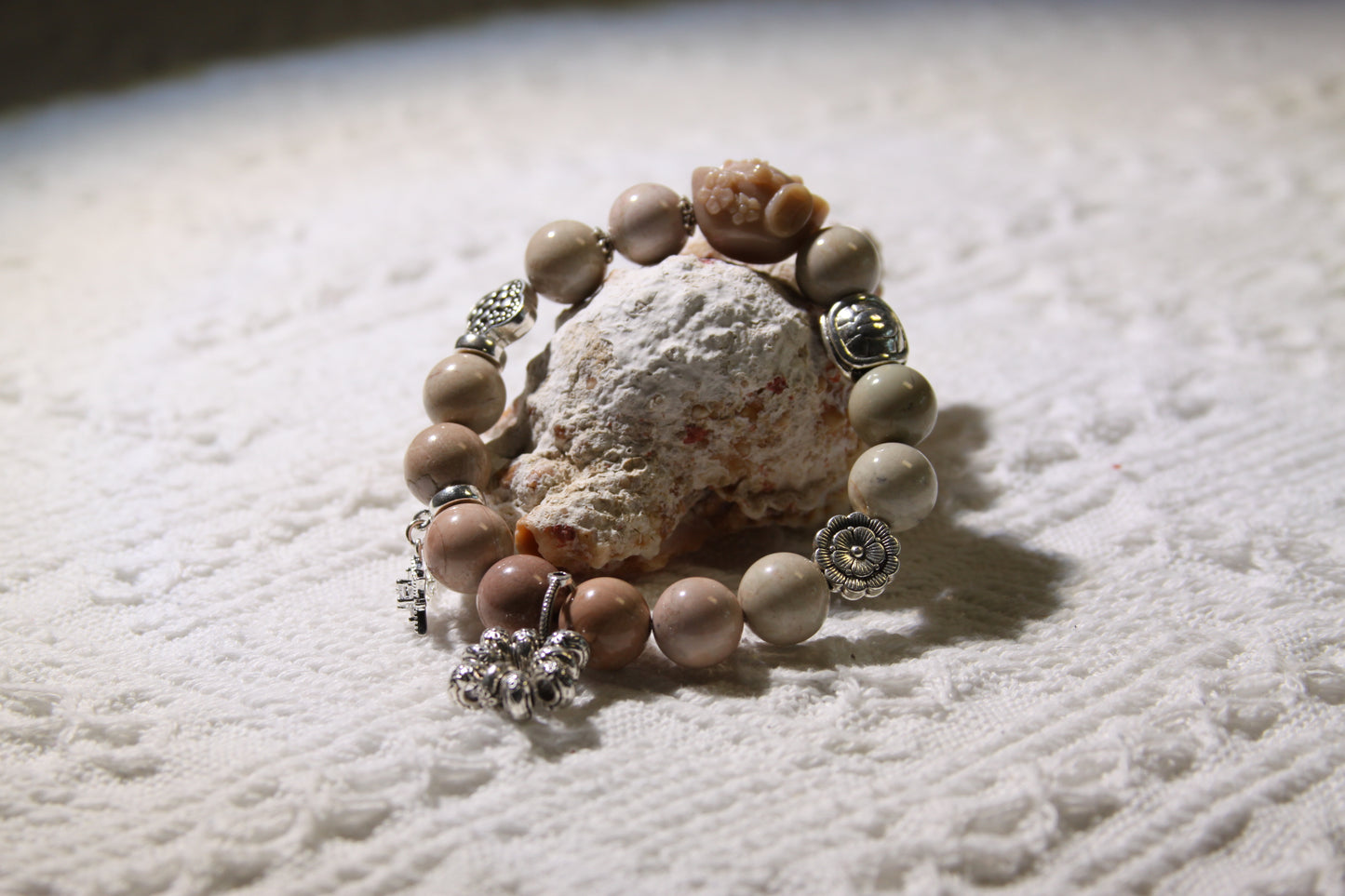 Desert Bloom Bracelet: Alaschan Agate Elegance[Alaschan Agate]